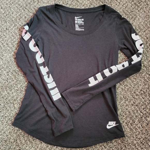 Nike Tops - Small nike black long sleeve just do it